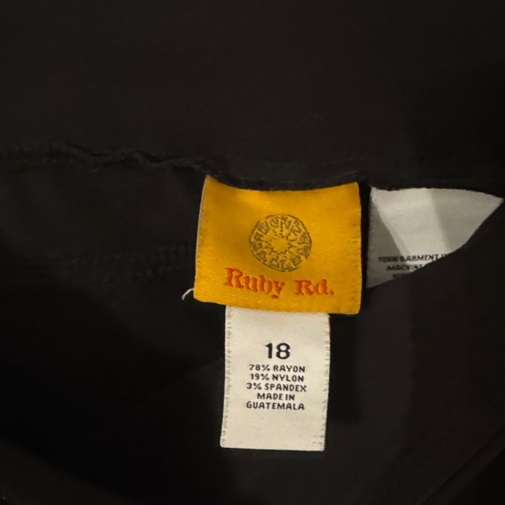 Ruby Rd. Black Cropped Pants - Picture 3 of 6